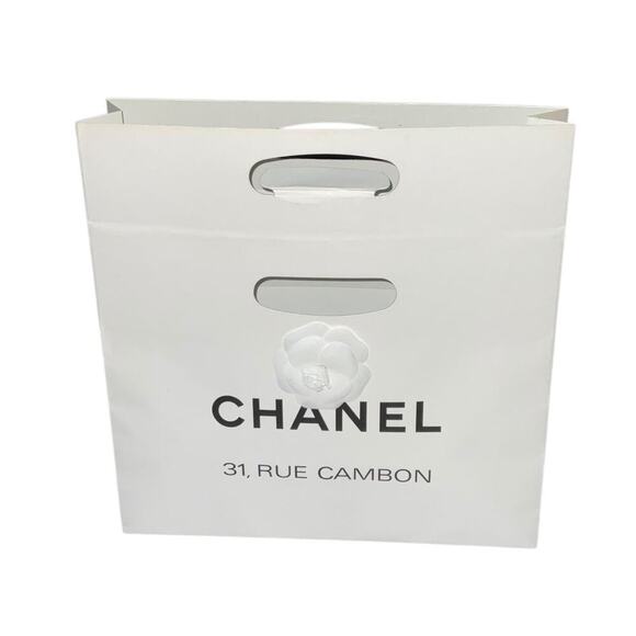 Chanel White Medium Gift bag with Organza Camellia flower - Picture 13 of 13